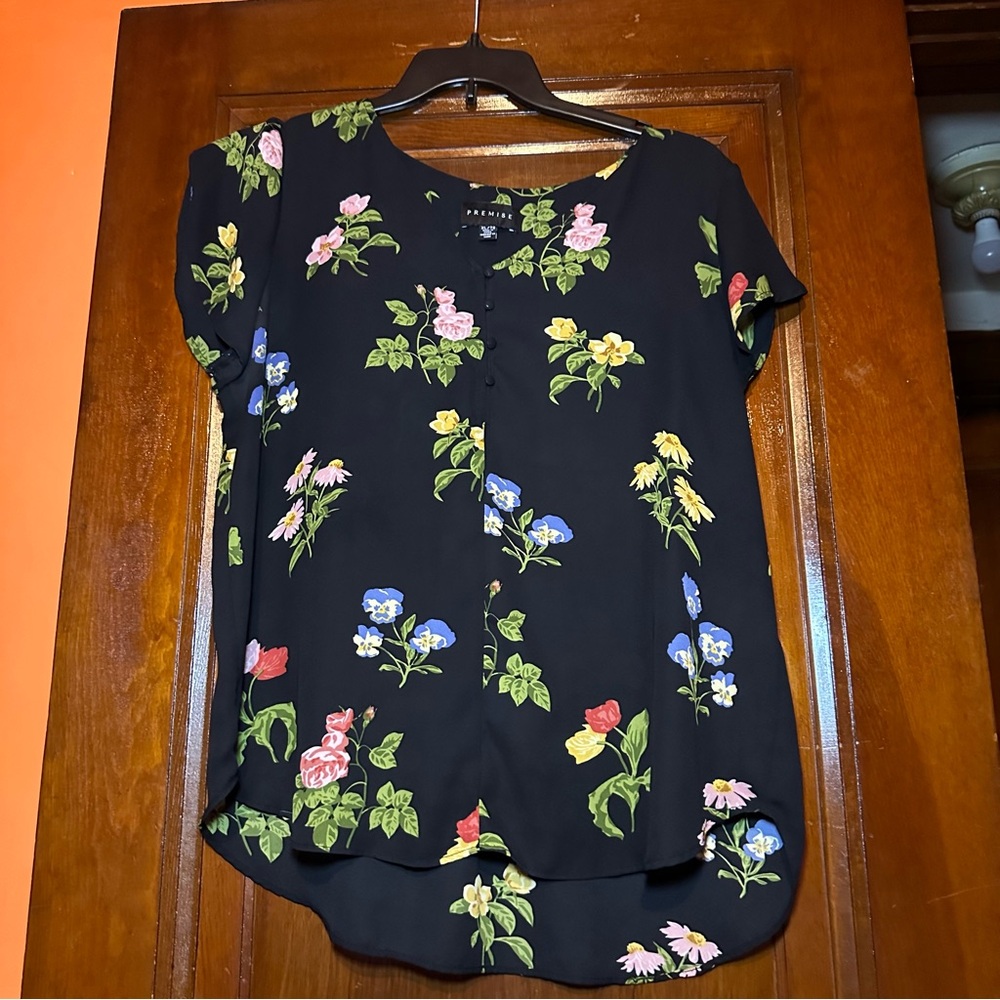Premise  Womens flutter sleeve sheer Black Floral  blouse, size Medium XL